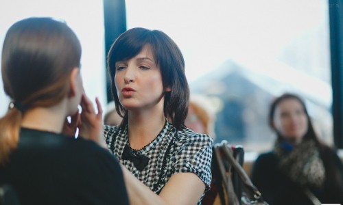 Чепчанка делала макияж Земфире на съемках клипа