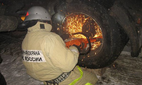 Омутнинские спасатели помогли дальнобойщику из Красноярска