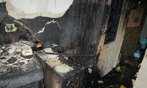 Пожар в Кирове: бабушка решила разогреть еду, а в итоге сгорело полквартиры