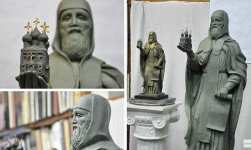 Кировские полицейские и сотрудники МЧС скинулись на памятник Трифону Вятскому