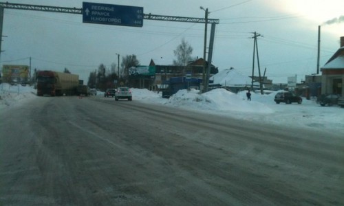 Видео: в Кировской области столкнулись фура и «буханка»