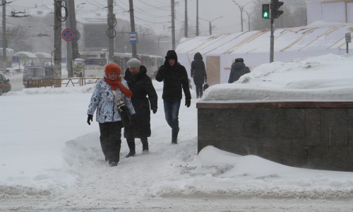 Аномальный снегопад в Кирове продлится еще сутки