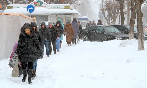 Фоторепортаж: дворники не справляются, техника тоже, как кировчане пережили снегопад?