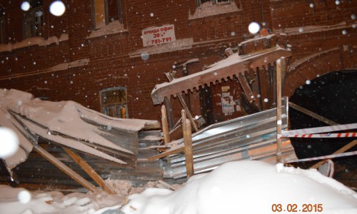 В центре Кирова рухнула крыша старинного здания