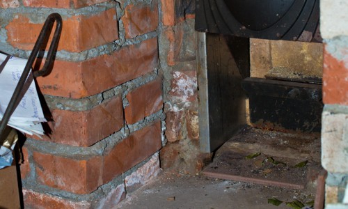 Кировчанин топил печь и загорелся