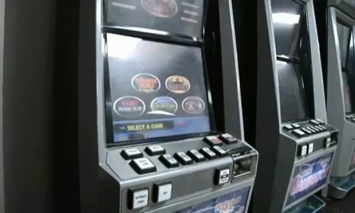 Видео: в Кирове на улице Ленина прикрыли нелегальный игровой клуб