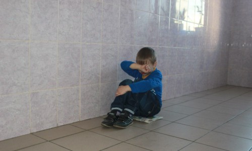 В Кировской области учительницу, избивавшую детей, оштрафовали на 12 000 рублей