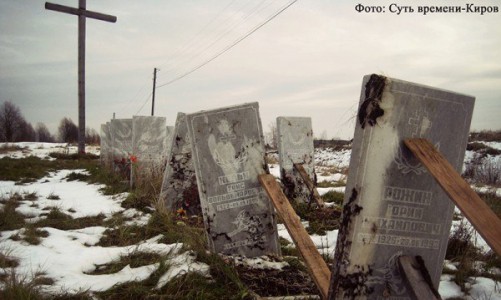 Упавшими в Кировской области памятниками заинтересовались в Госдуме и администрации Президента