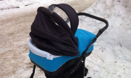 В кировской больнице умер ребенок, на которого обрушилась девятикилограммовая глыба снега