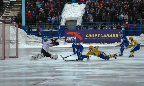 Фоторепортаж: "Родина" в упорной борьбе побеждает "Зоркий"