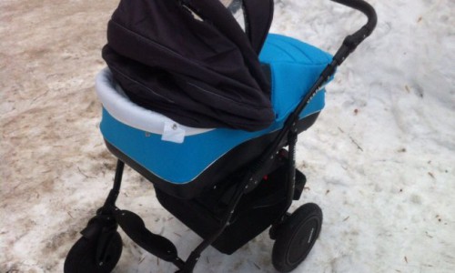 Малыш умер от упавшей с крыши глыбы льда: подробности трагедии