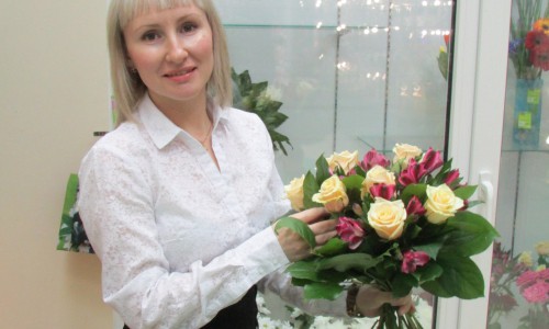 Интервью за 60 секунд: Елена Тимшина, флорист во время составления букета