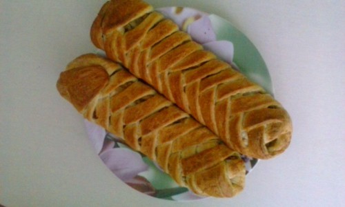 Косичка с капустой из слоеного теста: просто, быстро, вкусно!