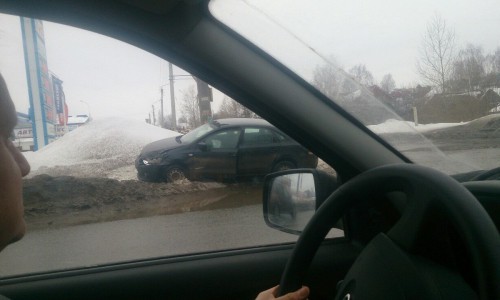 ДТП в Кирове: от удара иномарка вылетела на обочину