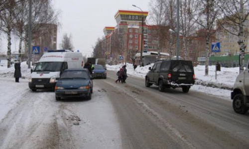 ДТП в Кирове: на пешеходном переходе "пятнадцатая" сбила школьницу