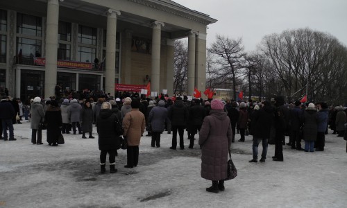 Митингующие в Кирове: верните льготы пенсионерам и руки прочь от Центрального рынка