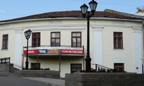 Кировский «Театр на Спасской» примет в дар стог сена и старинные вещи