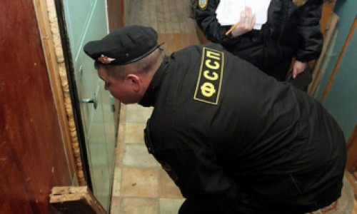 В Кировской области должница пряталась от судебных приставов в шкафу