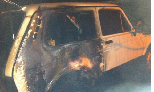 Утром в Кирове подожгли «Ниву»