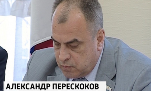 Глава администрации Кирова Александр Перескоков предложил убрать с автобусов рекламу и покрасить их в один цвет