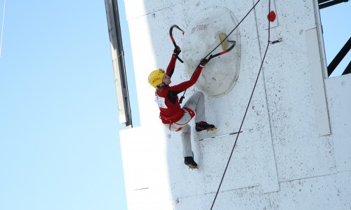 Фоторепортаж: в Кирове стартовал финальный этап кубка мира по ледолазанию