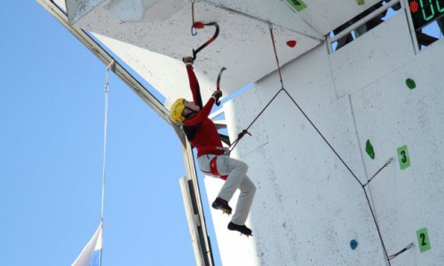 Кировский спортсмен  Максим Томилов стал победителем Кубка мира по ледолазанию