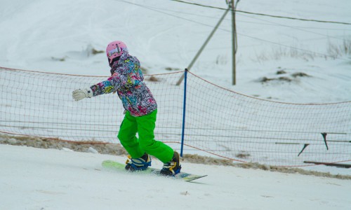 Фоторепортаж: в Кирове прошли семейные соревнования по горнолыжному спорту