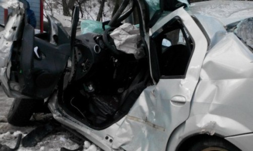 В Ганино столкнулись «Рено» и «ПАЗ»: от удара иномарка превратилась в груду железа