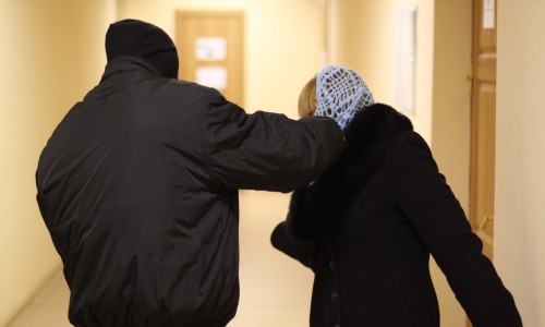 В Кирове с ножом напали на работницу центра микрозаймов