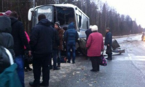 В Кировской области столкнулись пассажирский автобус и фура