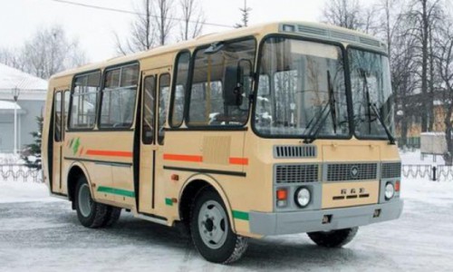 В Кировской области заказной автобус развозит школьников, не получивших транспортную льготу