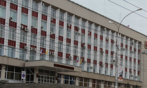 На чиновников из администрации Кирова завели уголовное дело из-за падения снега с крыш