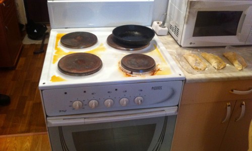 В Кирове пьяная бабушка  решила пожарить чебуреки и чуть не сгорела