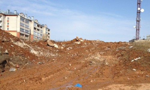 Жители Радужного собираются самостоятельно построить 130-ти метровый тротуар