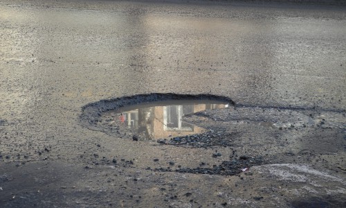 Городская проверка: где в Кирове остался асфальт после прошлогоднего ямочного ремонта?