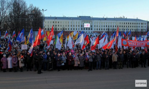 Фоторепортаж: на митинг в честь годовщины присоединения Крыма пришли больше 5000 человек