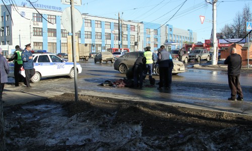 Видео: в Кирове водитель «КАМАЗа» насмерть сбил женщину на зебре