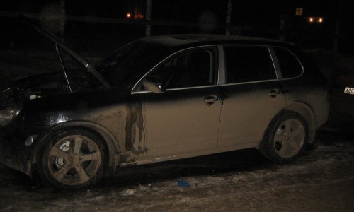 Ночью в Кирове подожгли  Porsche Cayenne