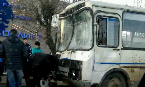 В Кирове произошло крупное ДТП: столкнулись грузовик МАН и два автобуса