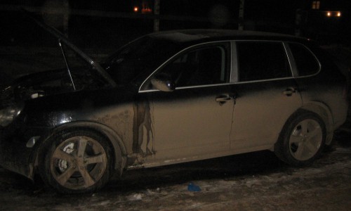 Хозяин сгоревшего Porsche Cayenne объявил большое вознаграждение за информацию о заказчике поджога