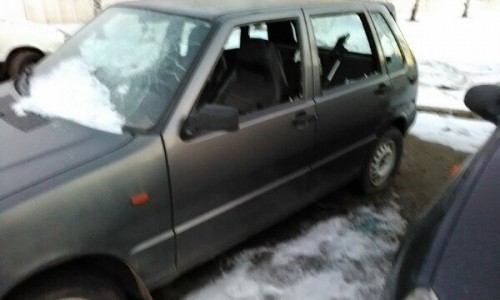 На стоянке в Радужном разбили машину