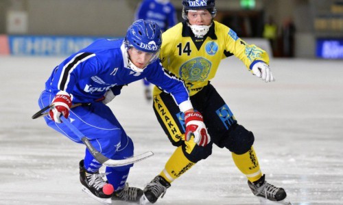 Кировские хоккеисты забивают голы на Чемпионате мира по хоккею с мячом