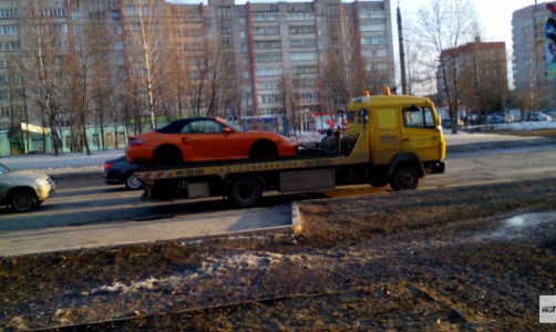 В Кирове эвакуировали машину за 4 миллиона рублей