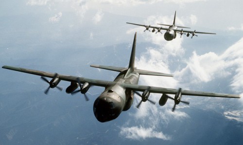 В небе над Кировом летали военные самолеты