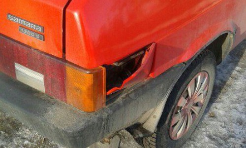 В Кирово-Чепецке массовое происшествие: на парковке повредили десять машин