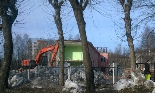 В Кирове на Большева сносят здание детского сада  «Ступени»
