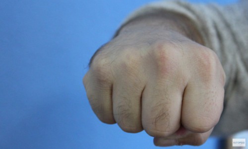 24-летний кировчанин сломал нос полицейскому