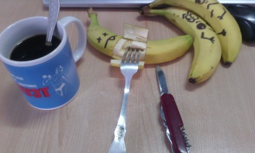 Утро в Кирове: веселые бананы и гора геогриевских ленточек