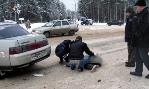 В Кировской области автомобилист специально наехал на пьяного мужчину