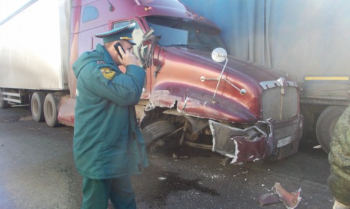 В Кировской области на трассе «Вятка» столкнулись три грузовика